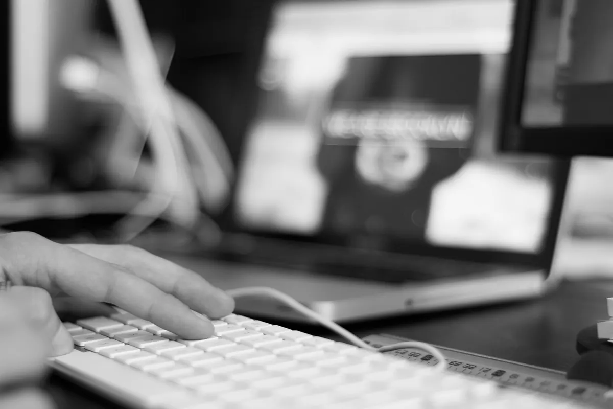 How to Use Lilac Chat's Search Function to Find Old Threads Quickly