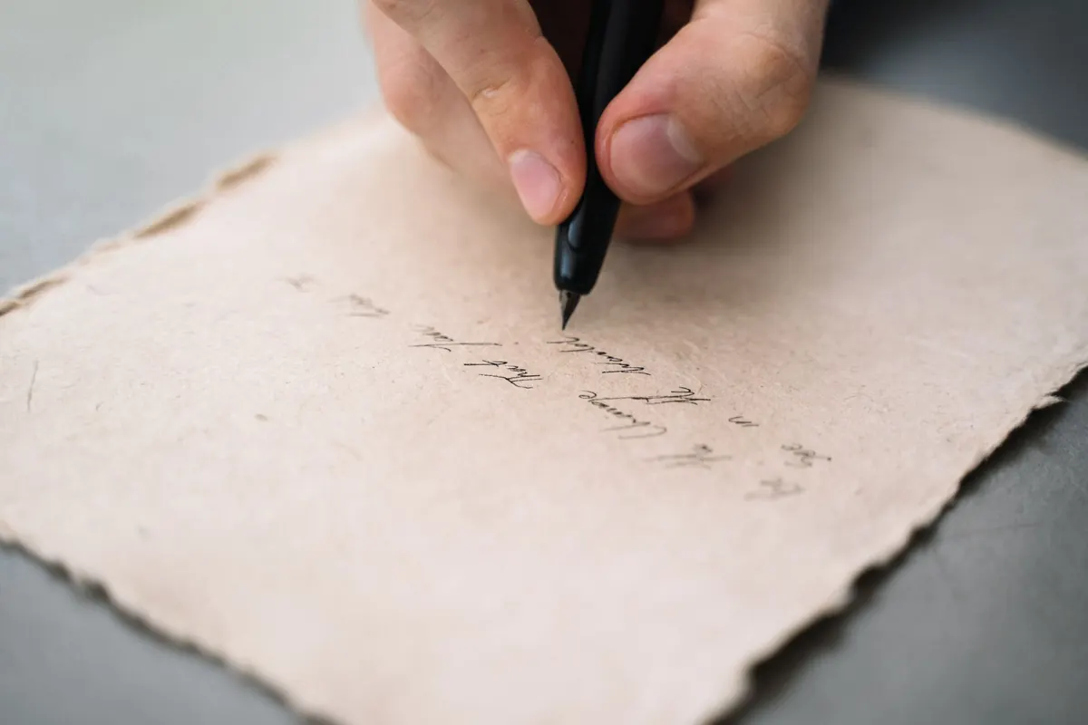 How to Write a Warm Introduction Post on Lilac Chat (With UK Examples)